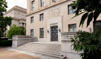 A Nationwide Ban on Noncompete Clauses